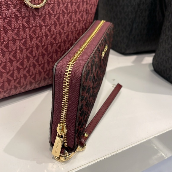 MICHAEL KORS
Leather Lg Continental Wristlet Case Wallet Exotic Print Hair Culf - Picture 4 of 16